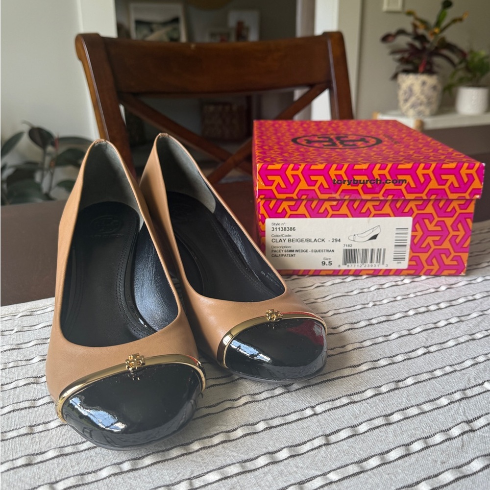 Tory Burch Beige Leather Flats with Black Patent Cap-Toe and Gold Trim